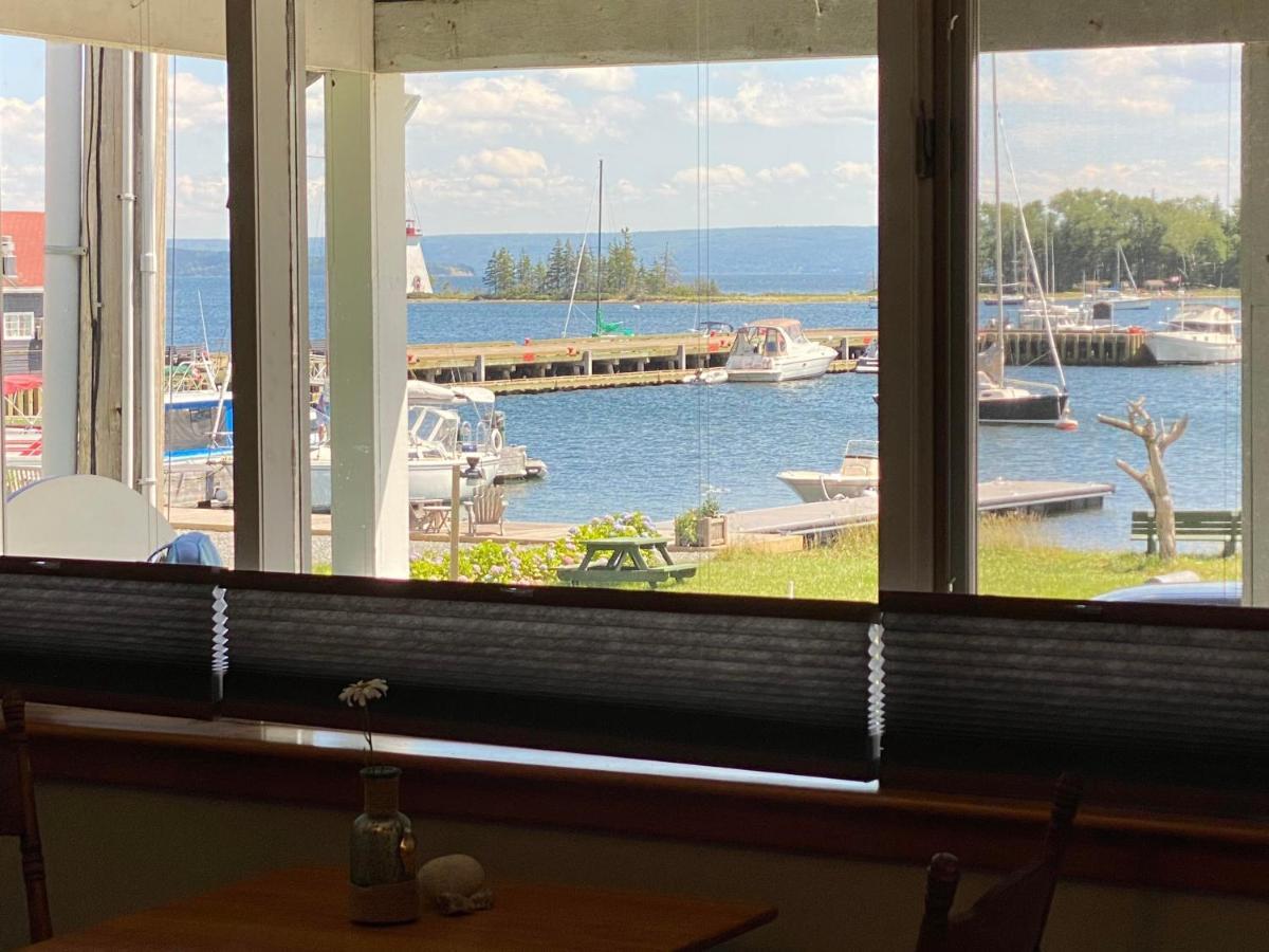 The Water'S Edge Inn & Gallery Baddeck Inlet Exterior foto